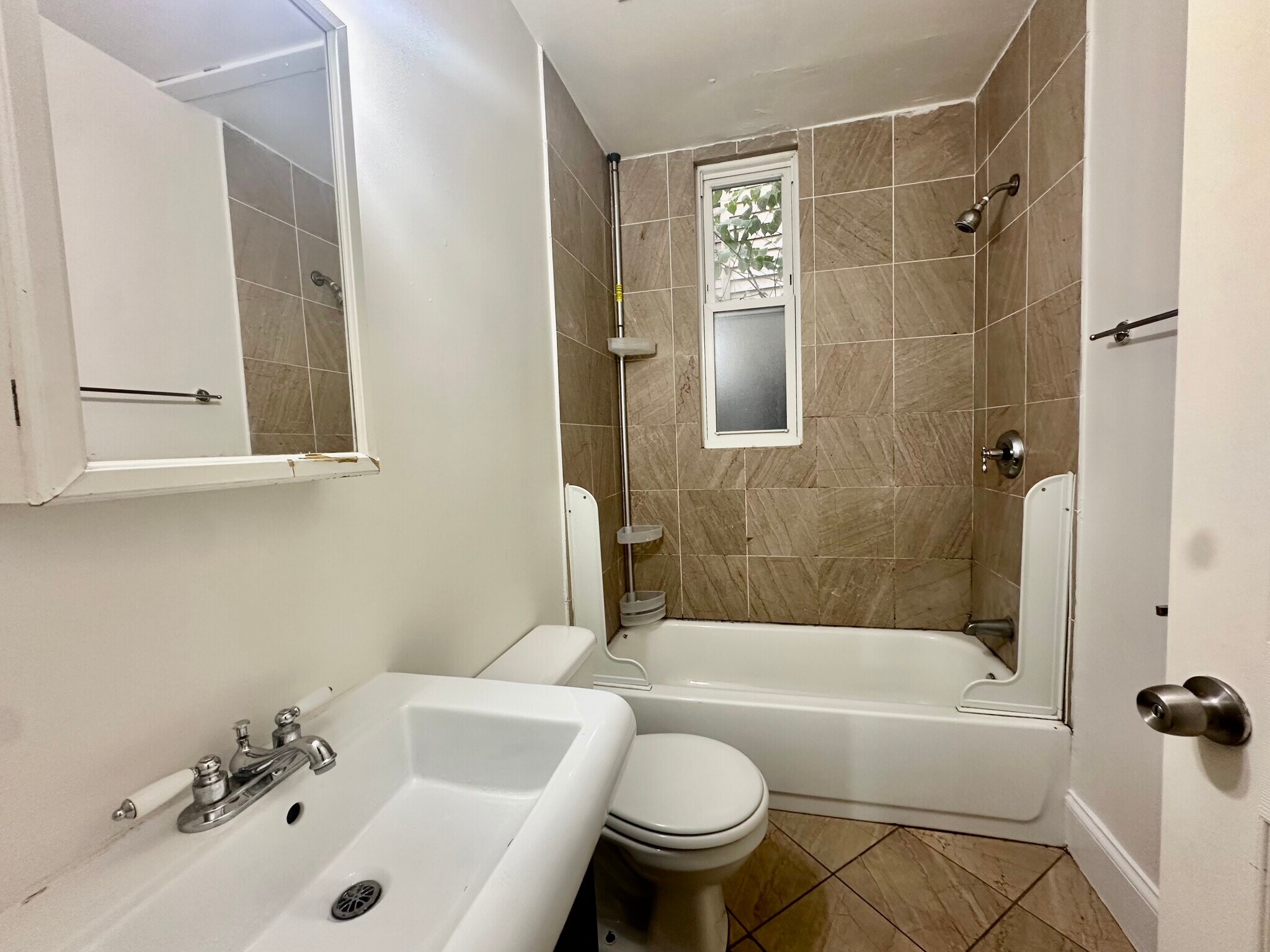 Building Photo - 731 Parker St