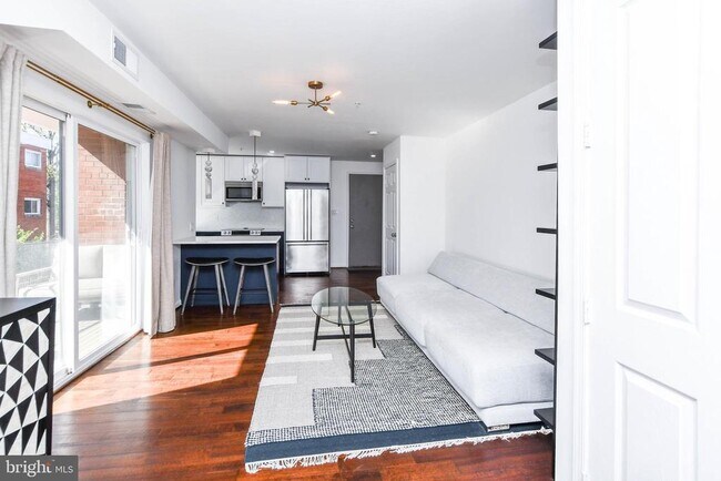 Building Photo - 1386 Bryant St NE