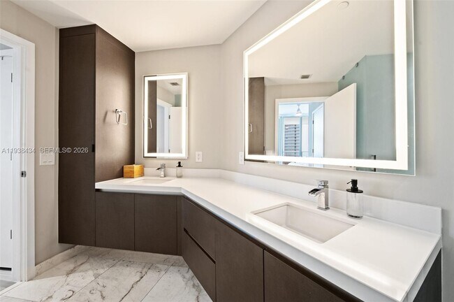 Building Photo - 851 NE 1st Ave