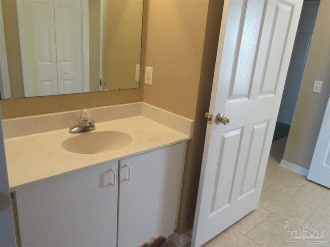 Building Photo - 301 Loveland Cir