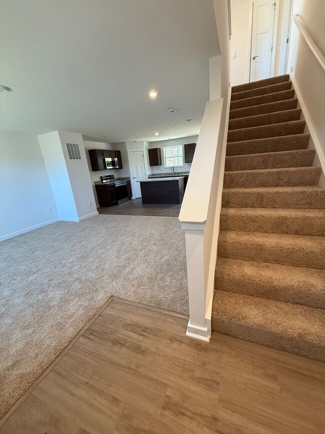 Building Photo - Home for the Holidays!