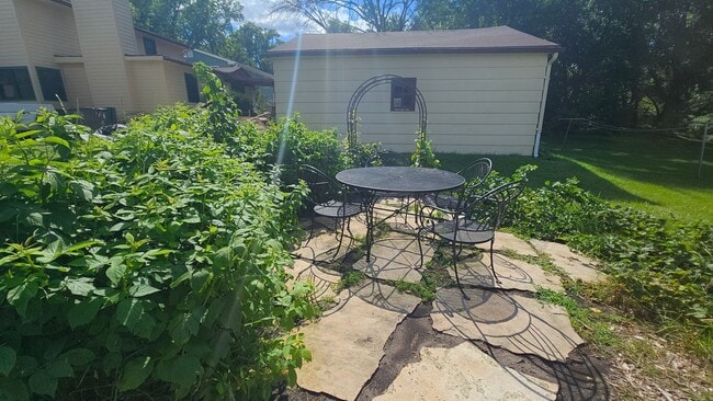 Building Photo - Charming 4-Bedroom Remodeled Home in Quiet...