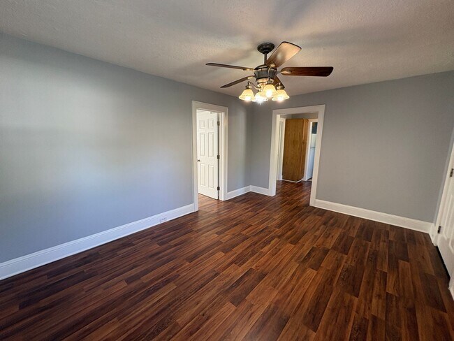 Building Photo - Charming 2 Bedroom home in Ashley Park