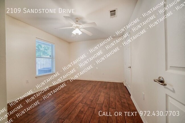 Building Photo - 2109 Sandstone Dr