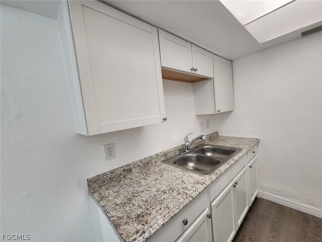 Building Photo - 1919 Lillie St