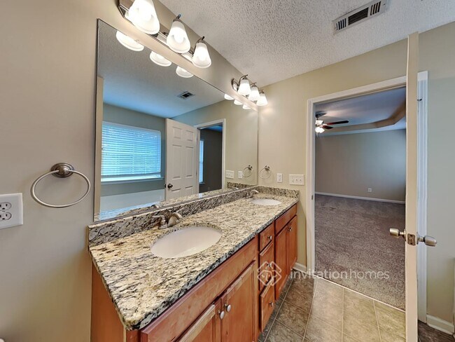 Building Photo - 526 Hansen Dr