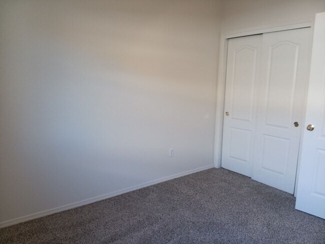 Building Photo - 3 Bedroom, 2 Bathroom Home! Available Soon!!