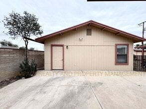 Building Photo - 4650 E Calle Aurora