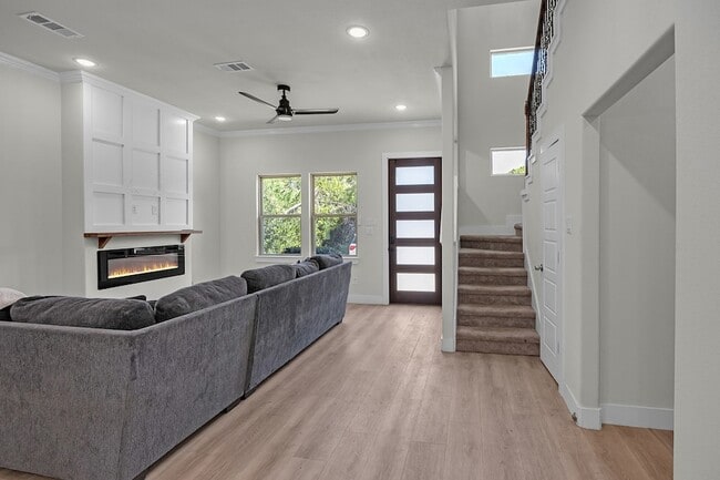 Building Photo - 5511 Black Pine Cir
