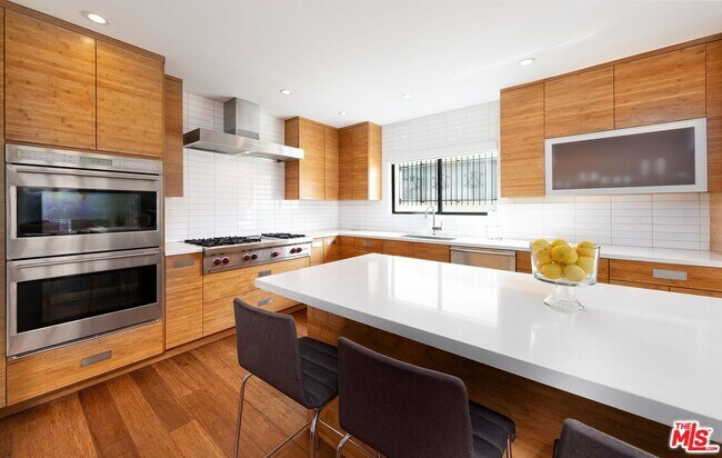 Building Photo - 7826 W 80th St