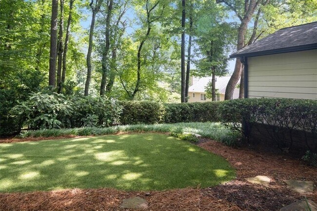 Building Photo - 4989 Kingswood Dr