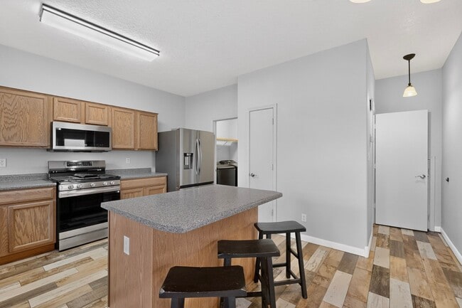 Building Photo - 624 Torretta Dr SW