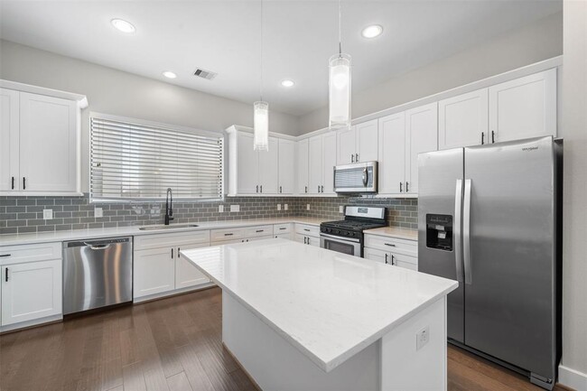 Building Photo - 1136 Wycliffe Dr