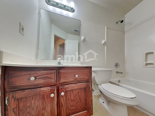 Building Photo - 6145 Sandbourne E