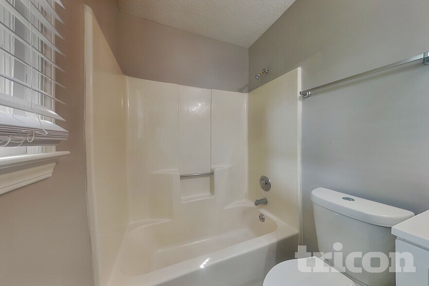 Building Photo - 39 Pine Grove Cir