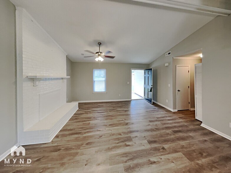 Building Photo - 6202 Blue Jay Ln