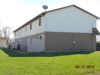 Building Photo - 306 N Oak St