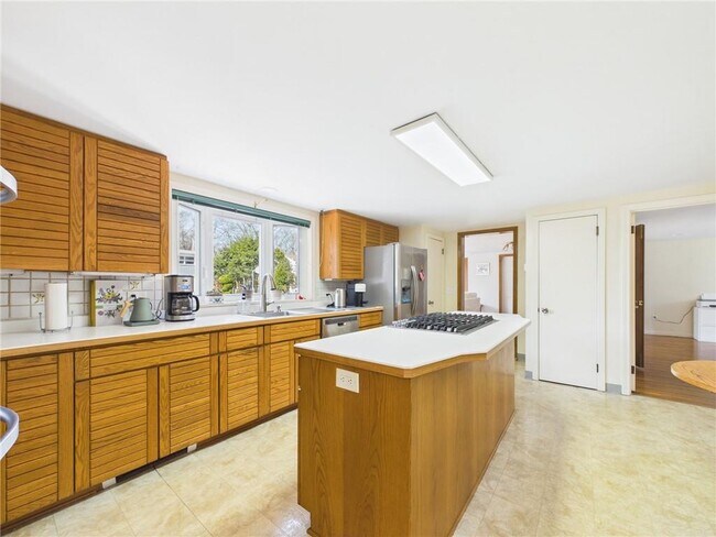 Building Photo - 449 Love Ln