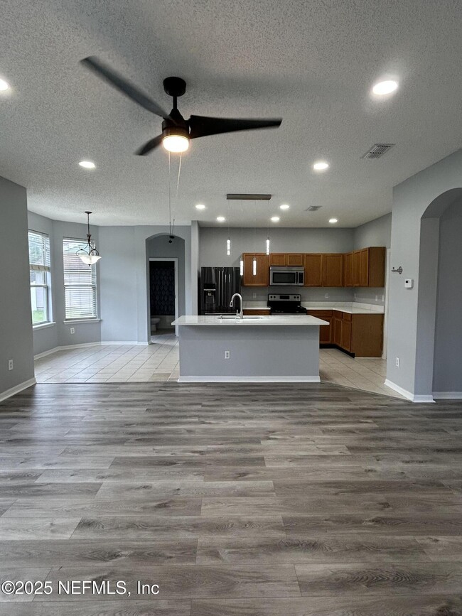 Building Photo - 10258 Meadow Point Dr