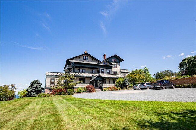 Building Photo - 35 Chastellux Ave