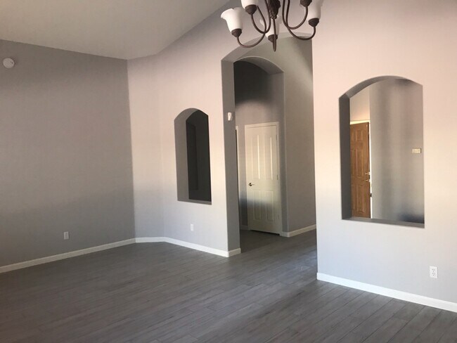Building Photo - Chandler 4 bed 2 bath