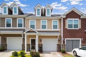 Building Photo - 3bed/2.5 bath Townhouse Near NCCU & Southpoint Mall!