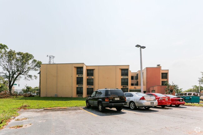 Building Photo - Martin Fine Villas