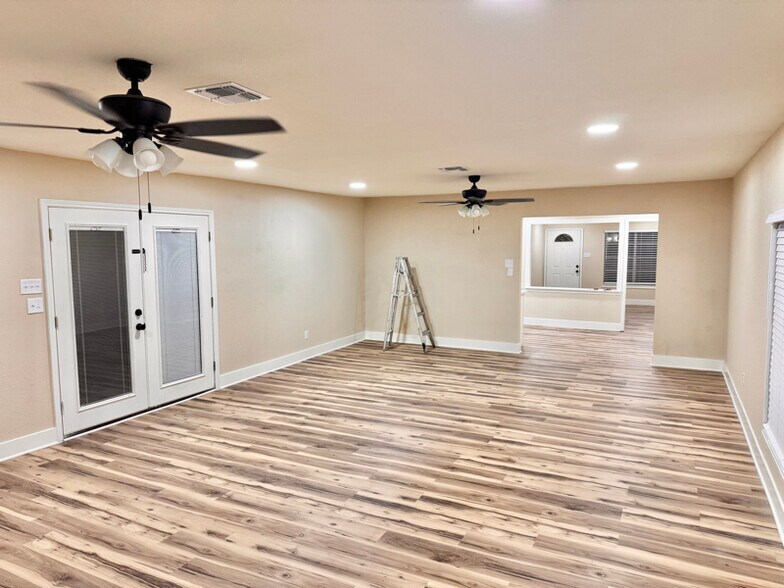 Building Photo - 11012 Sunny Dr