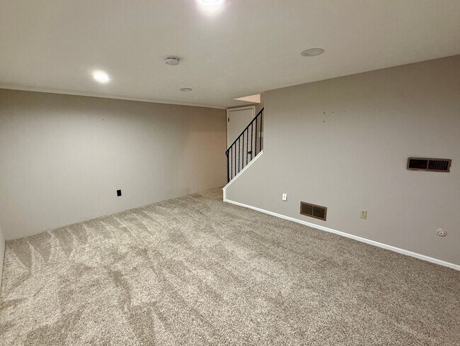Building Photo - Beautifully Renovated 2 Bed, 1.5 Bath Condo in Westerville
