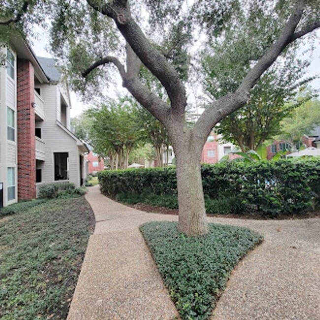 Building Photo - Beautifully Updated 2-Bedroom, 1-Bath Condo!