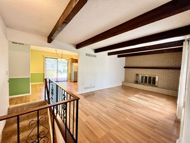 Building Photo - 4 Bedroom, 3 Bath walking distance to Amanda Arnold Elementary!