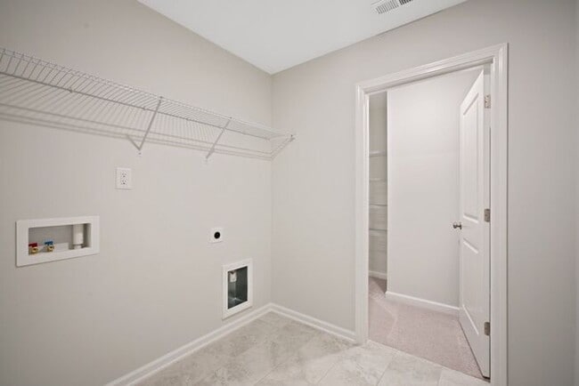 Building Photo - End Unit Townhome | Screened Back Porch | ...