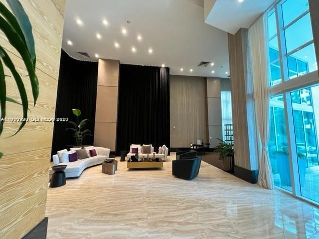 Building Photo - 950 Brickell Bay Dr