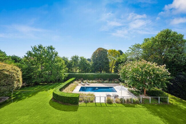 Building Photo - 8 Heller Ln