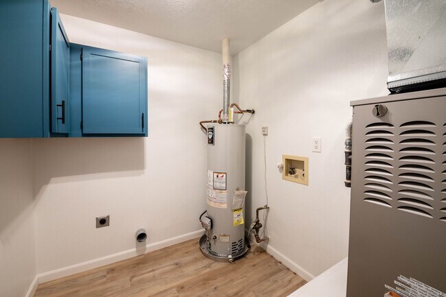 Building Photo - Absolute Gem in Pueblo Alegre (Camino De Chelly)