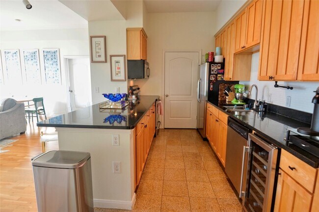 Building Photo - 3225 Turtle Creek Blvd Blvd
