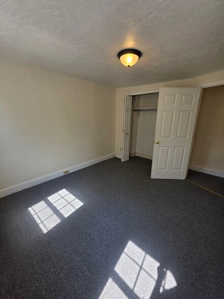 Building Photo - 24 N Kister St