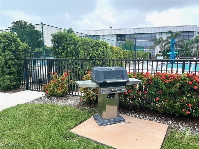 Building Photo - 788 Park Shore Dr