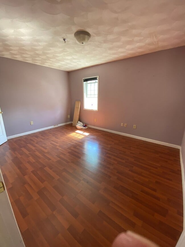 Building Photo - Spacious Newly Constructed  4 Bed 2 Bath T...