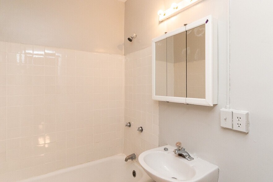 Building Photo - 3836 N Fremont St