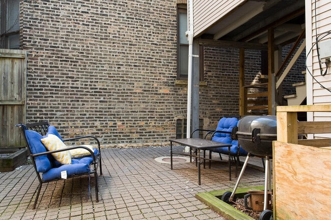 Building Photo - 1338 W Erie St