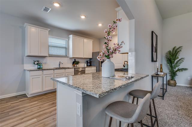 Building Photo - 304 Aceves Ct