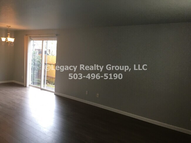 Building Photo - THREI05