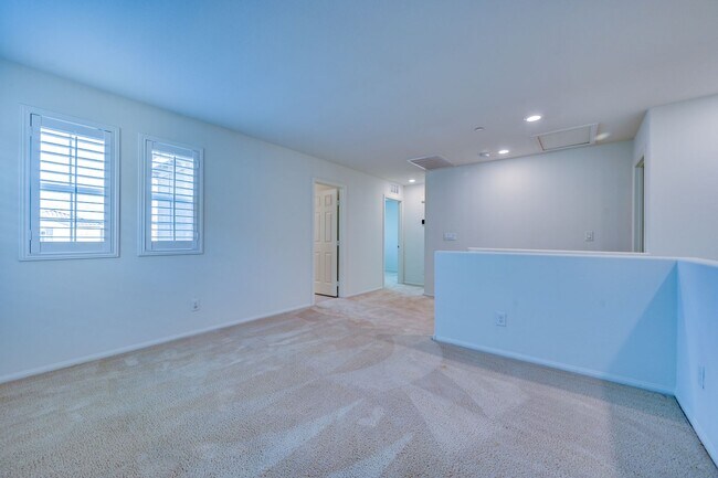 Building Photo - Green Valley!! Gated!! 4 Bedrooms!! Bed & Bath Downstairs!!  TANKLESS WATER HEATER!!! Covered pat...