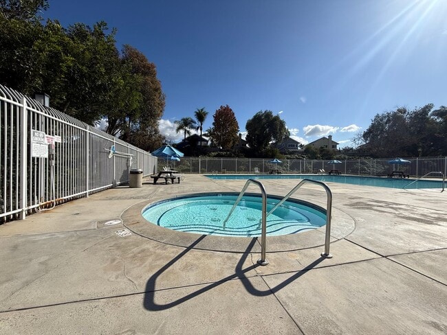 Building Photo - Great 3B/2.5BA House in Oceanside!