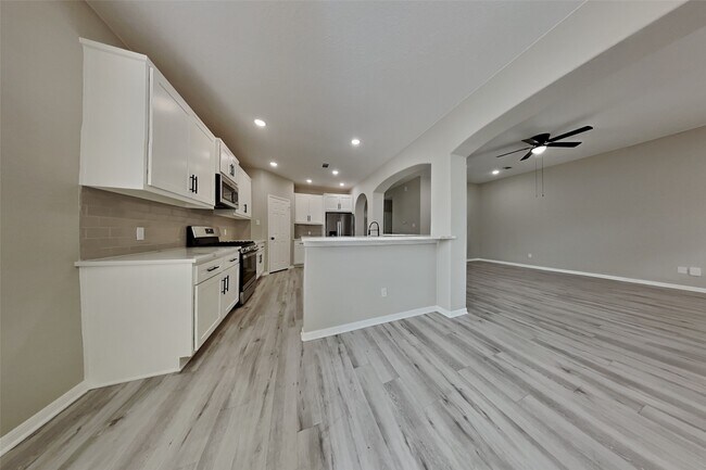 Building Photo - 2014 Ridgeway Park Dr