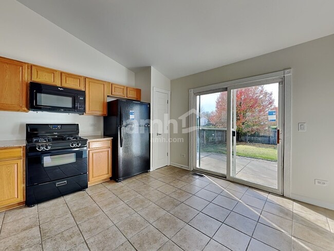 Building Photo - 915 Mission Blvd