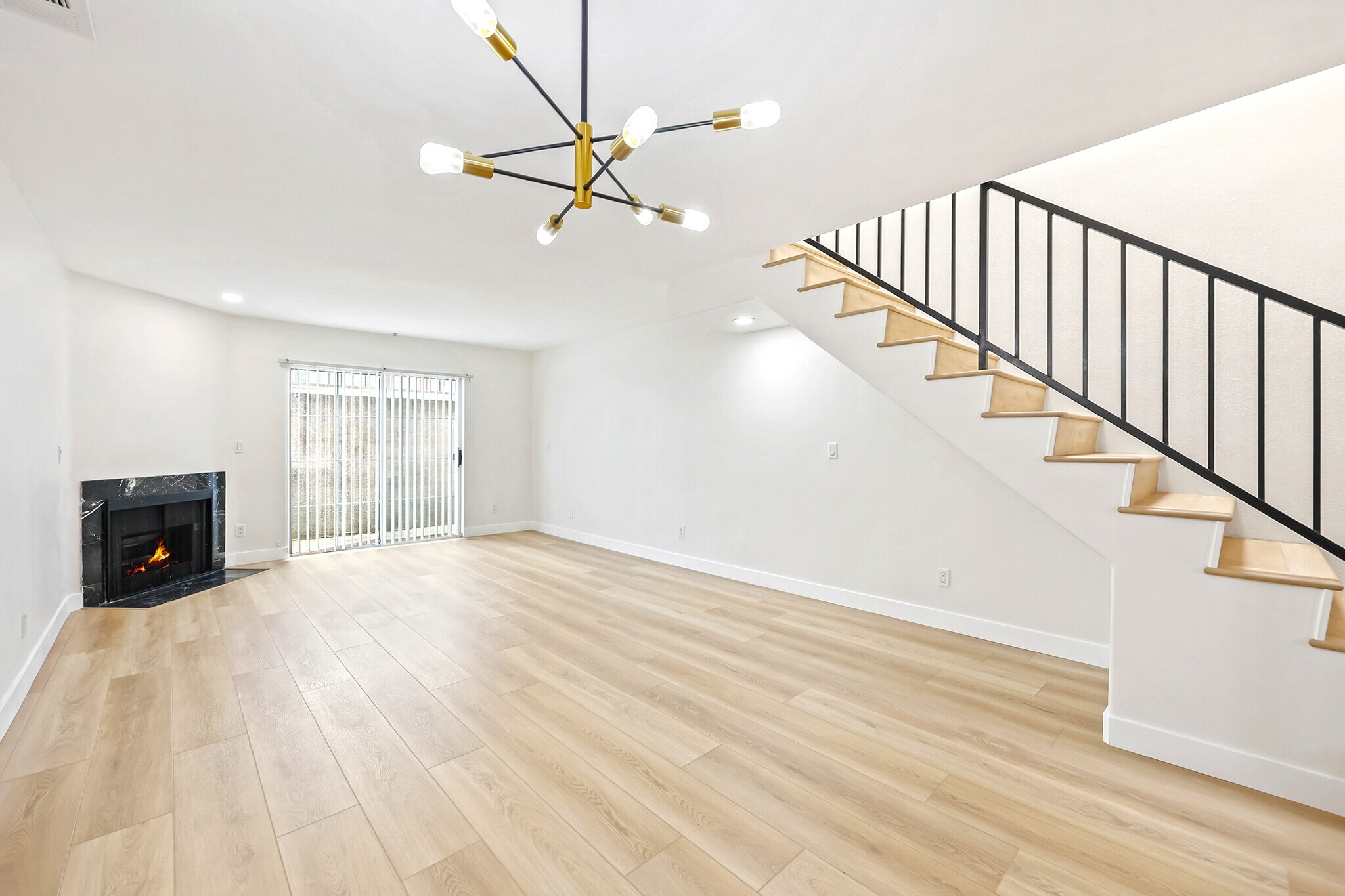 Building Photo - 10128 Hillhaven Ave