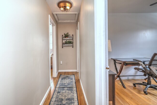 Building Photo - 59 Turnor Ave