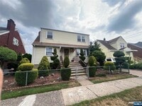 Building Photo - 198 Banta Ave